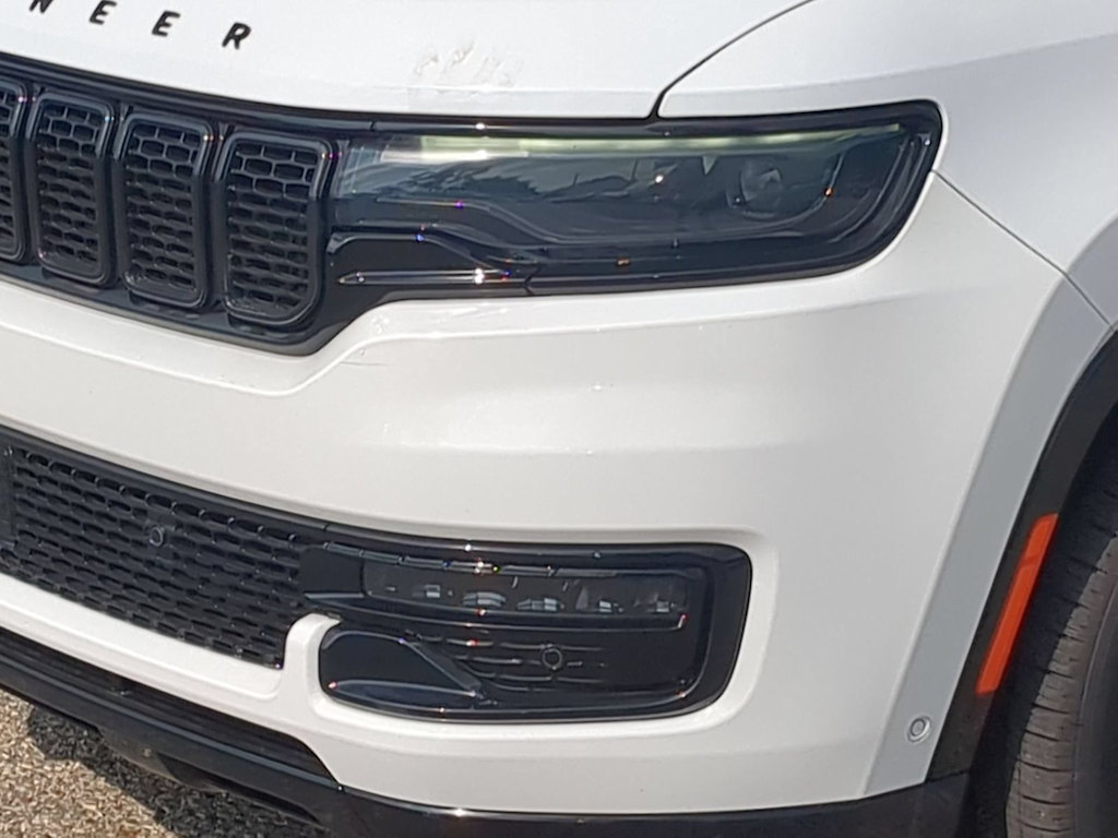 Thumbnail: 2022 Jeep Wagoneer - 22