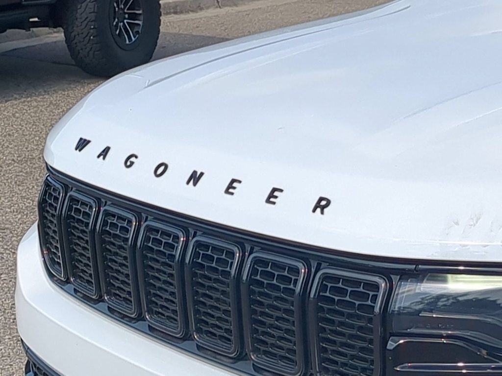 Thumbnail: 2022 Jeep Wagoneer - 7