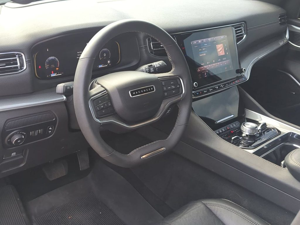 Thumbnail: 2022 Jeep Wagoneer - 2