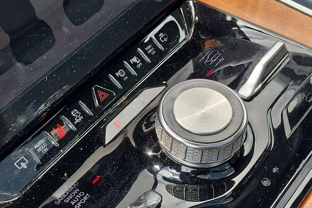 Thumbnail: 2022 Jeep Grand Wagoneer - 8