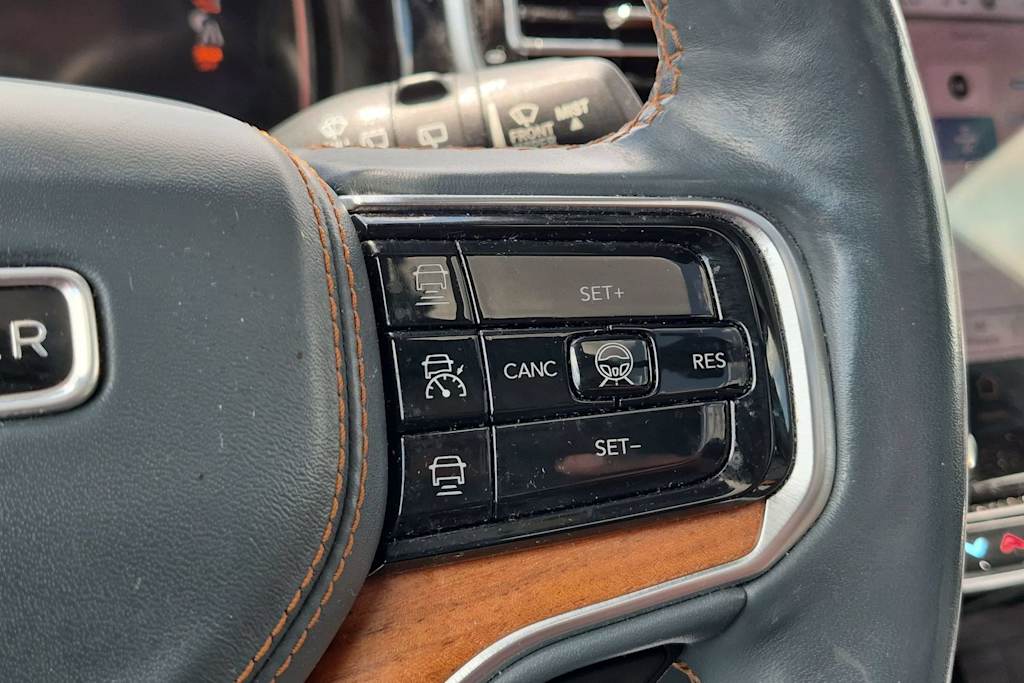 Thumbnail: 2022 Jeep Grand Wagoneer - 30