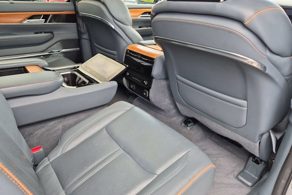 Thumbnail: 2022 Jeep Grand Wagoneer - 11