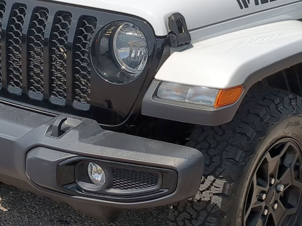 Thumbnail: 2021 Jeep Gladiator - 23