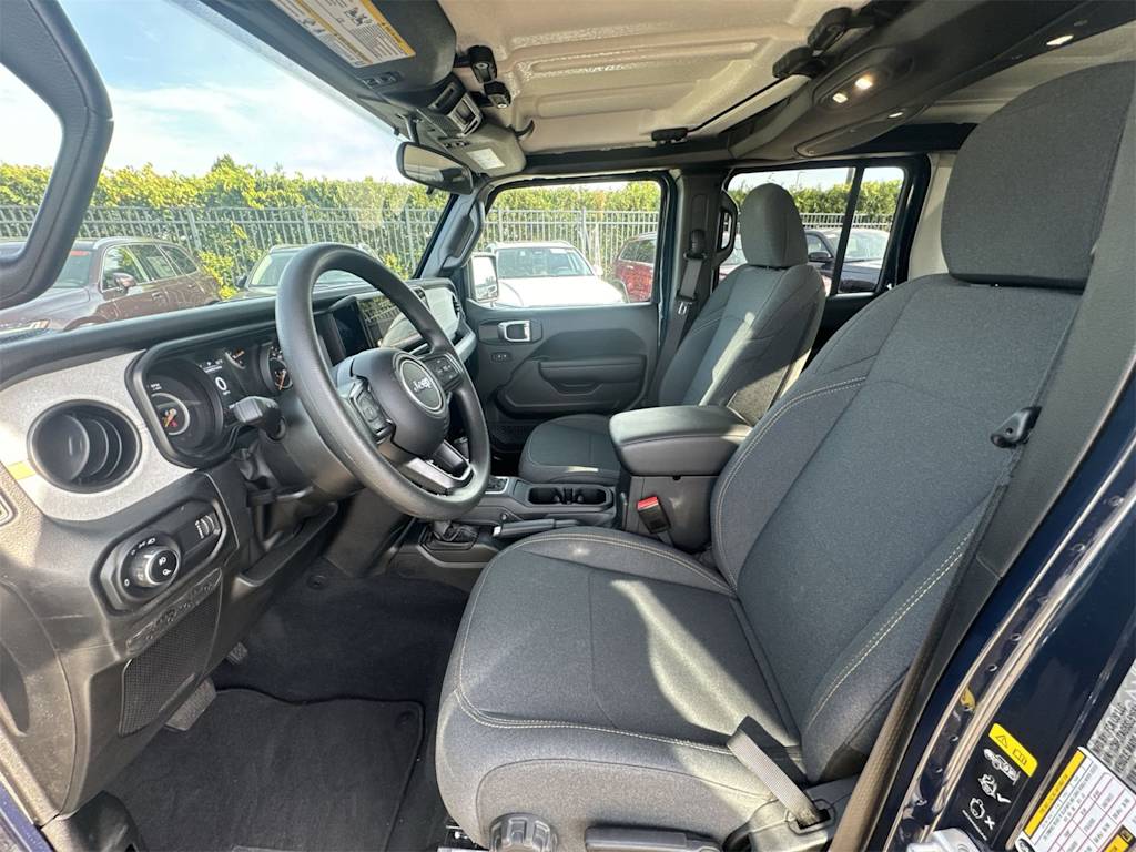 Thumbnail: 2025 Jeep Gladiator - 11