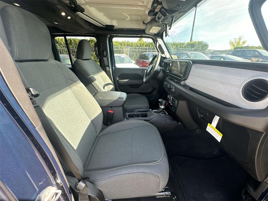 Thumbnail: 2025 Jeep Gladiator - 12