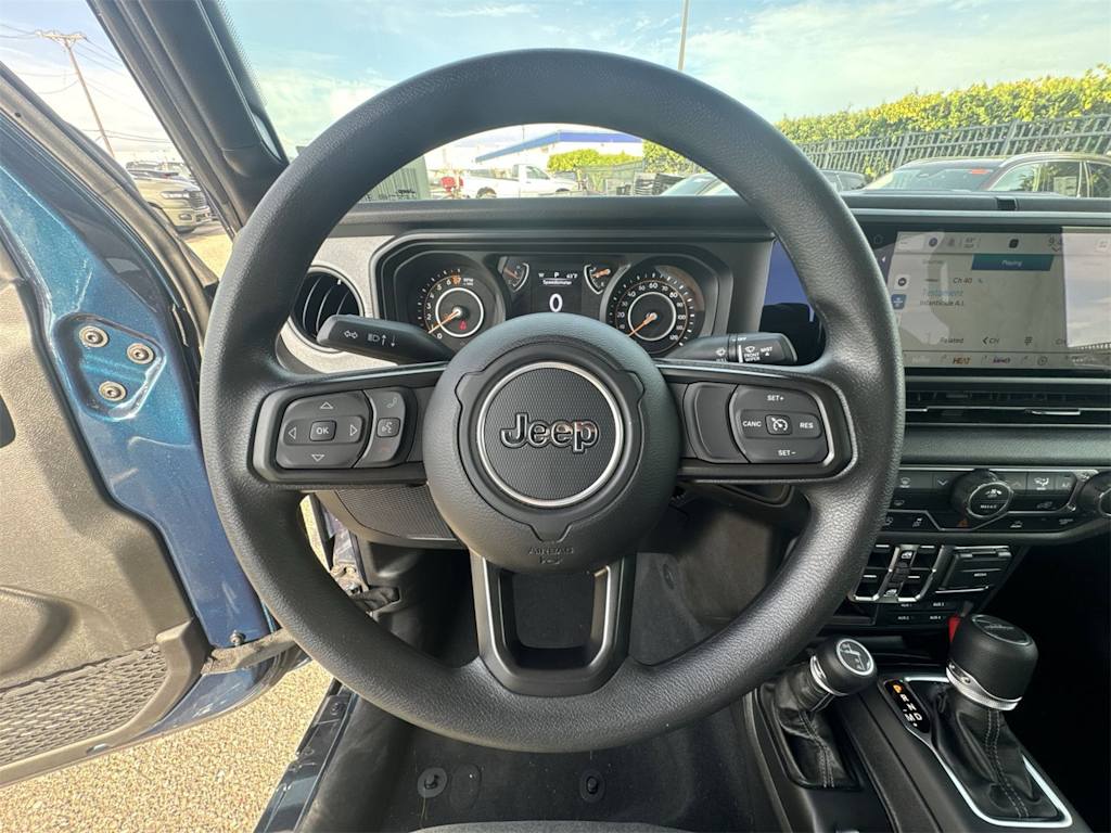 Thumbnail: 2025 Jeep Gladiator - 14