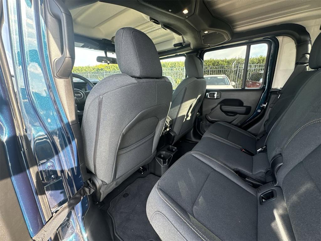 Thumbnail: 2025 Jeep Gladiator - 13