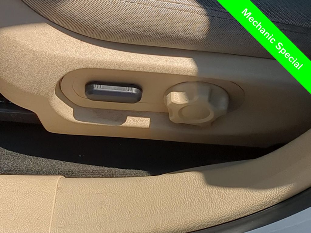 Thumbnail: 2015 Ford Taurus - 24