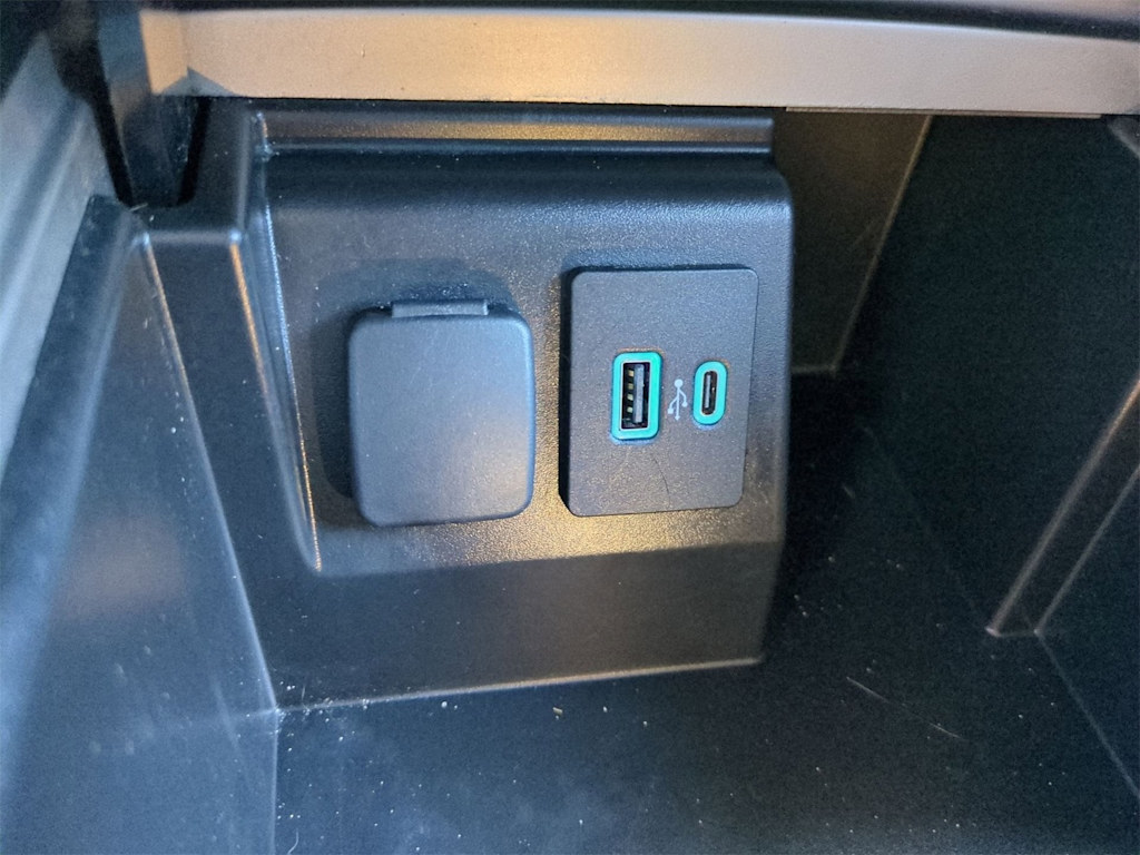 Thumbnail: 2023 Ford Explorer - 35