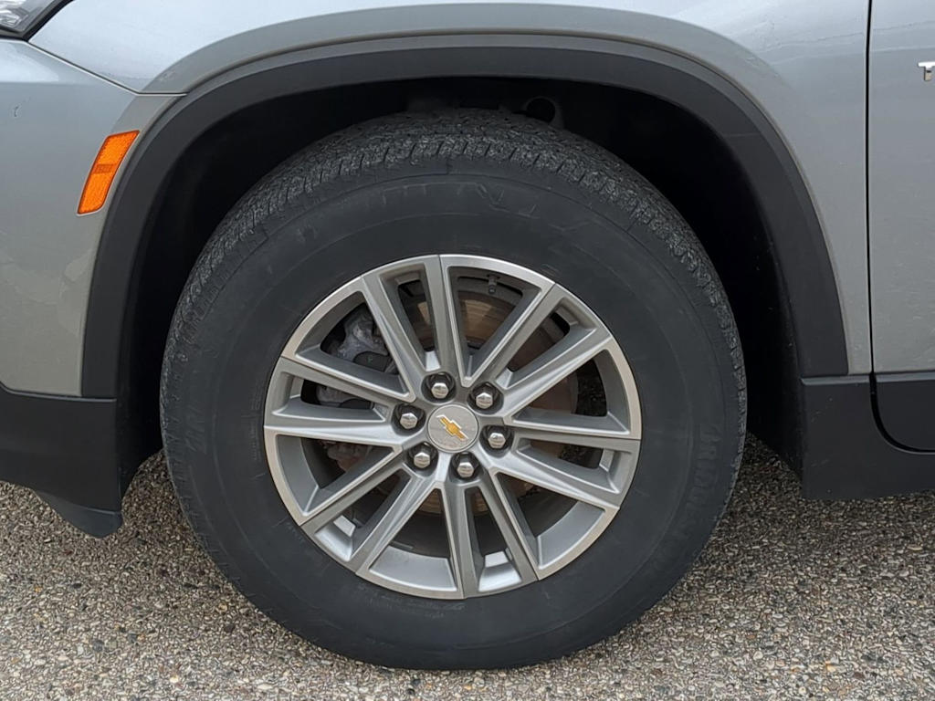 Thumbnail: 2023 Chevrolet Traverse - 8