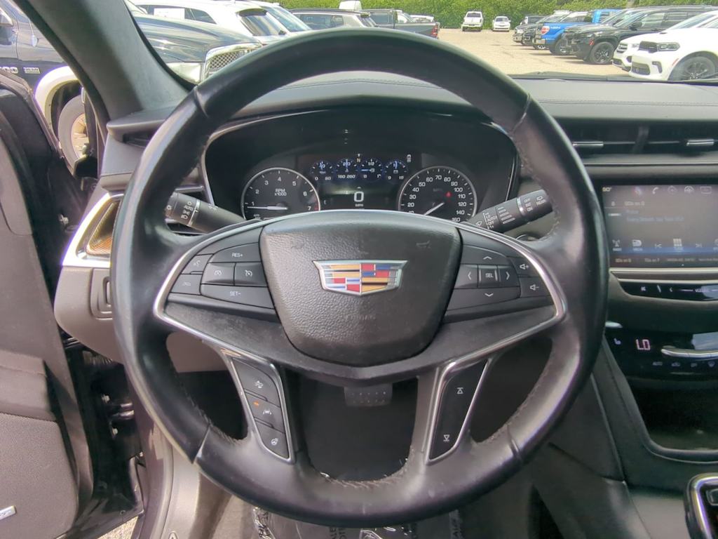 Thumbnail: 2017 Cadillac XT5 - 12