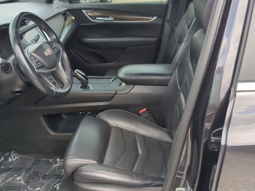 Thumbnail: 2017 Cadillac XT5 - 9