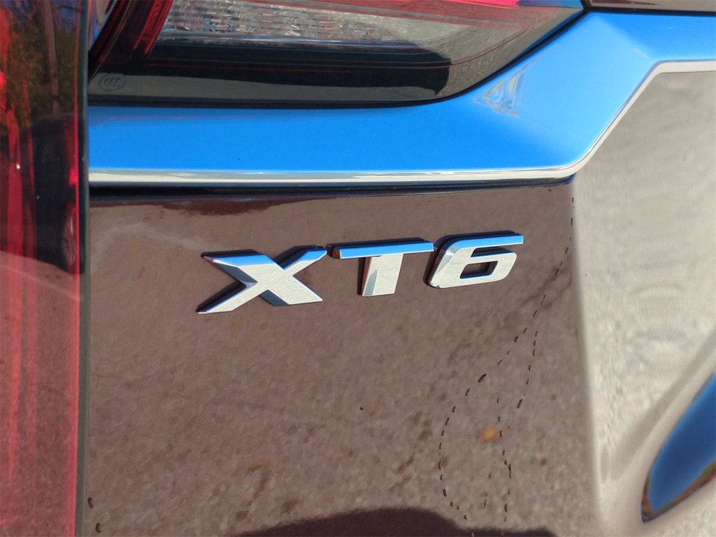 Thumbnail: 2022 Cadillac XT6 - 26