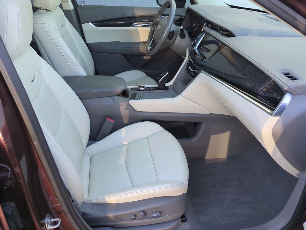 Thumbnail: 2022 Cadillac XT6 - 11