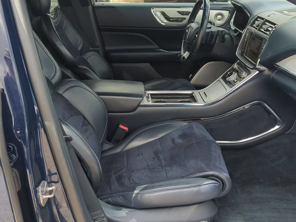 Thumbnail: 2017 Lincoln Continental - 10