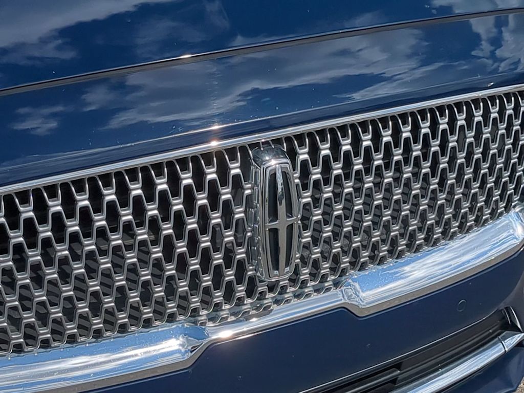 Thumbnail: 2017 Lincoln Continental - 18