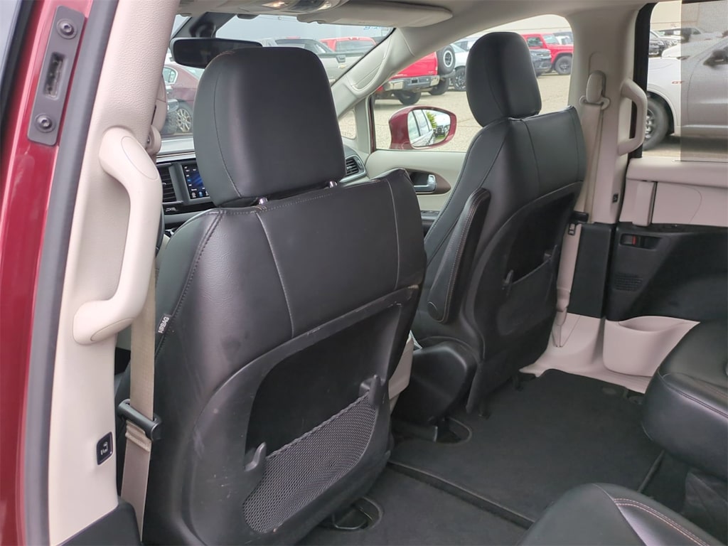 Thumbnail: 2018 Chrysler Pacifica - 12
