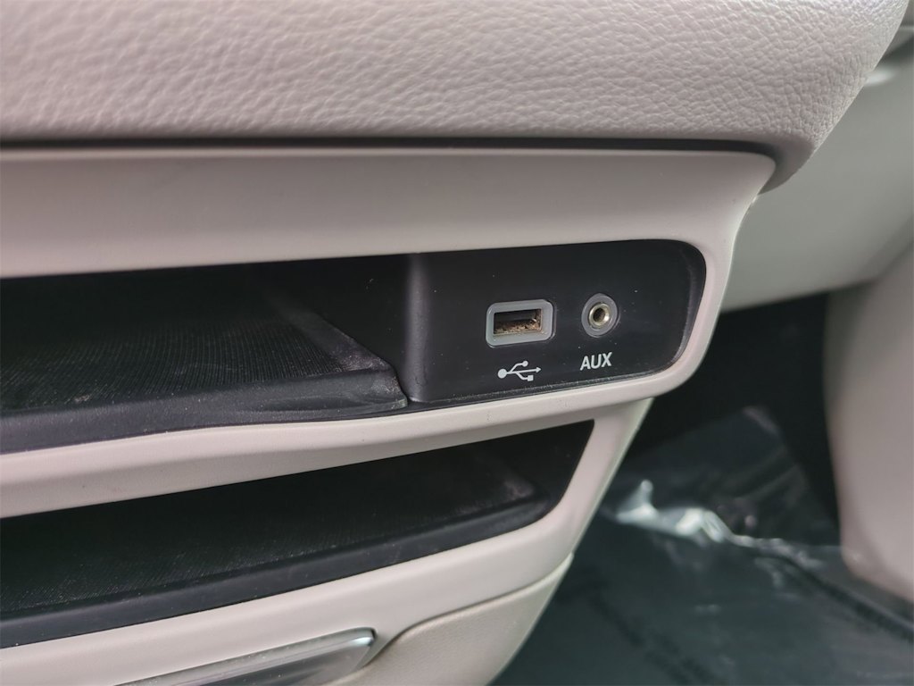 Thumbnail: 2018 Chrysler Pacifica - 34