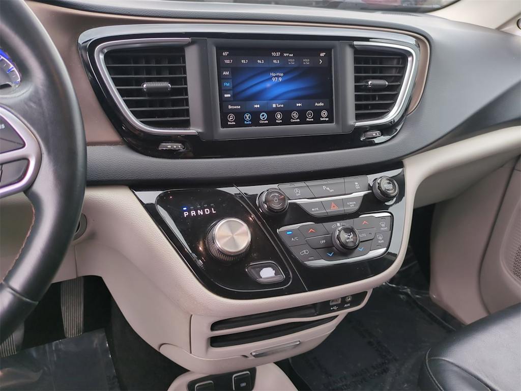 Thumbnail: 2018 Chrysler Pacifica - 14