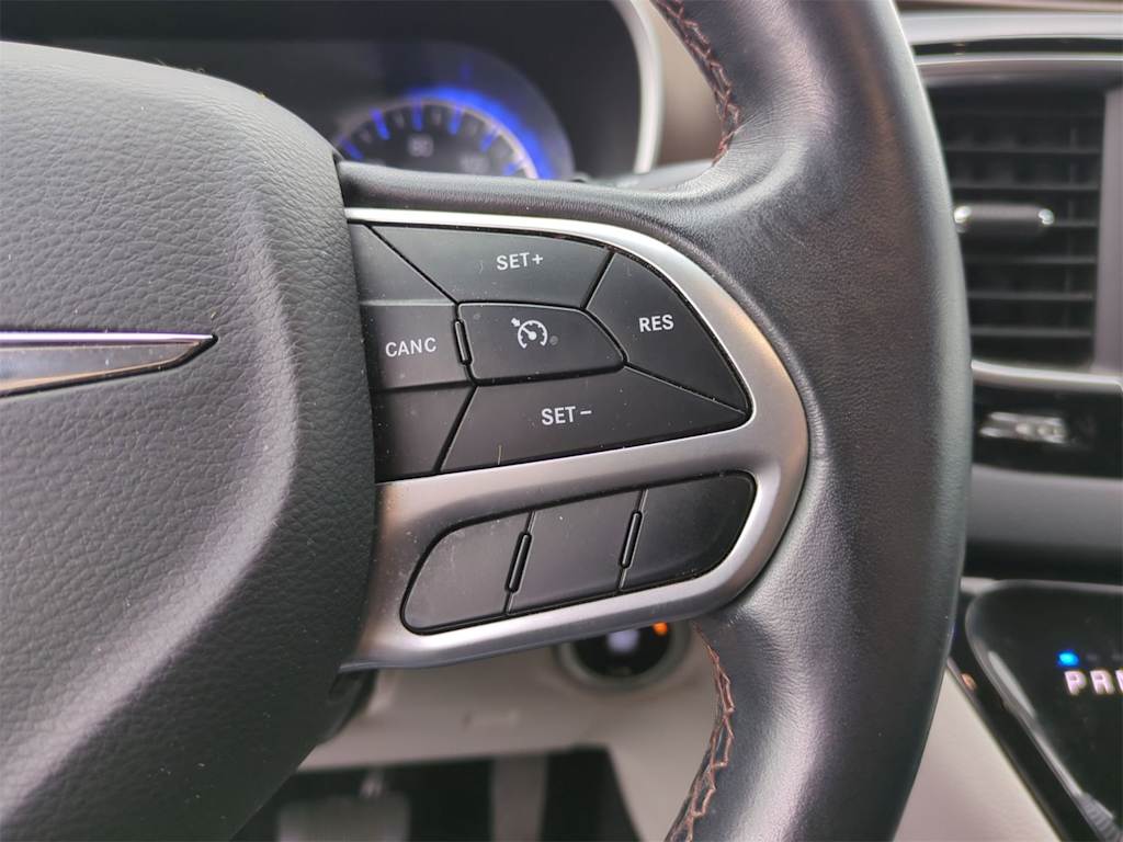 Thumbnail: 2018 Chrysler Pacifica - 30