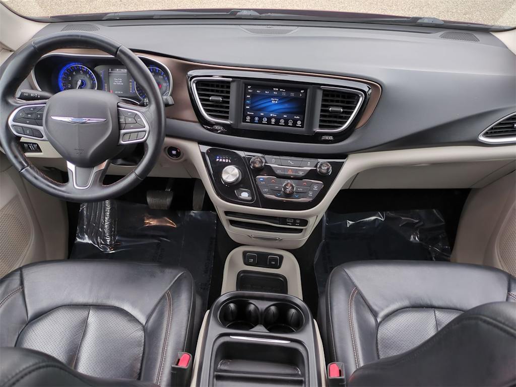 Thumbnail: 2018 Chrysler Pacifica - 9
