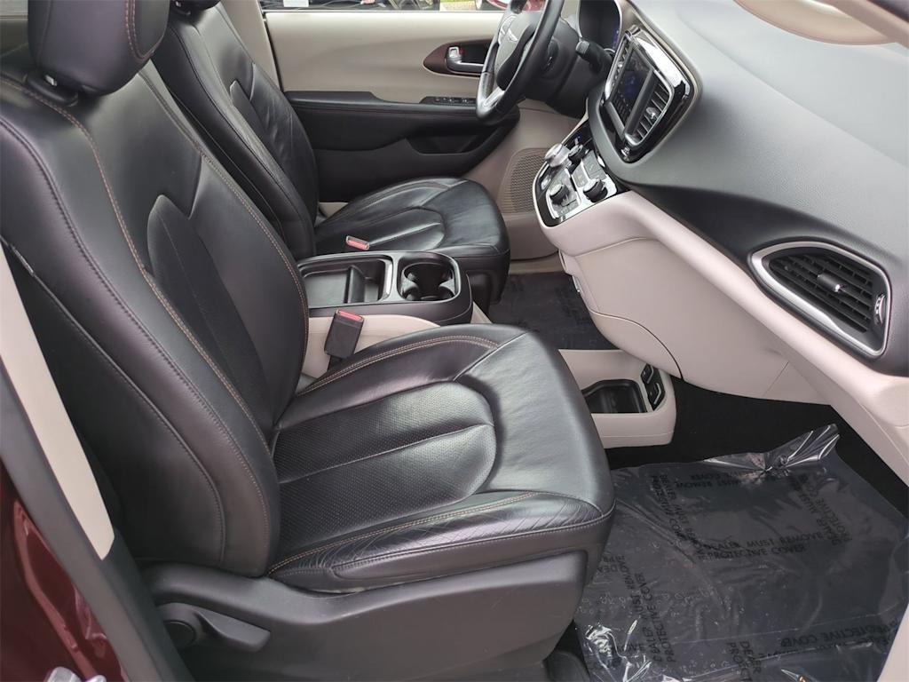 Thumbnail: 2018 Chrysler Pacifica - 11