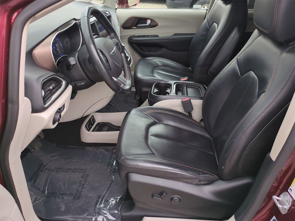 Thumbnail: 2018 Chrysler Pacifica - 10