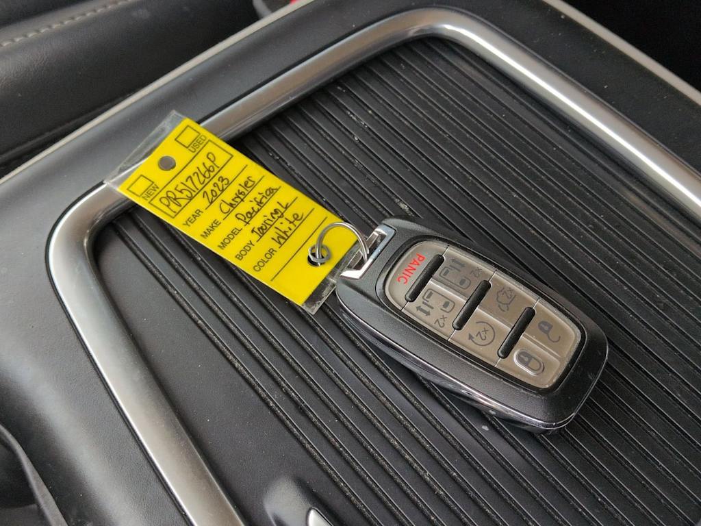 Thumbnail: 2023 Chrysler Pacifica - 17