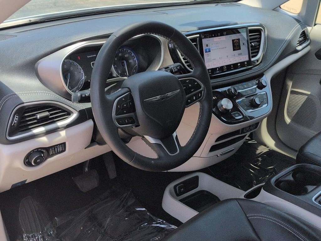 Thumbnail: 2023 Chrysler Pacifica - 2