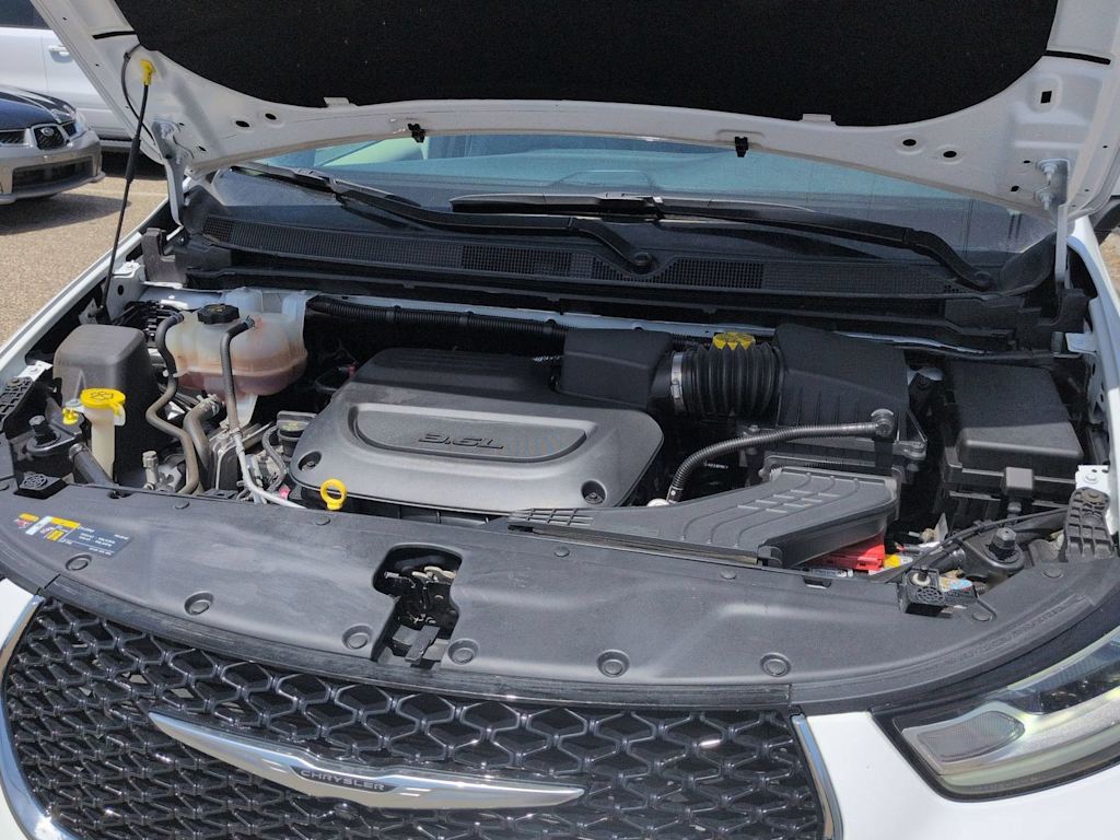 Thumbnail: 2023 Chrysler Pacifica - 9