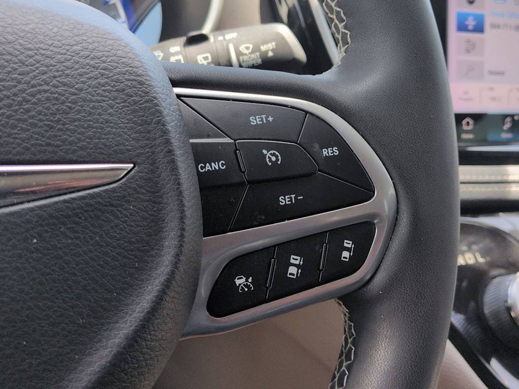 Thumbnail: 2023 Chrysler Pacifica - 29