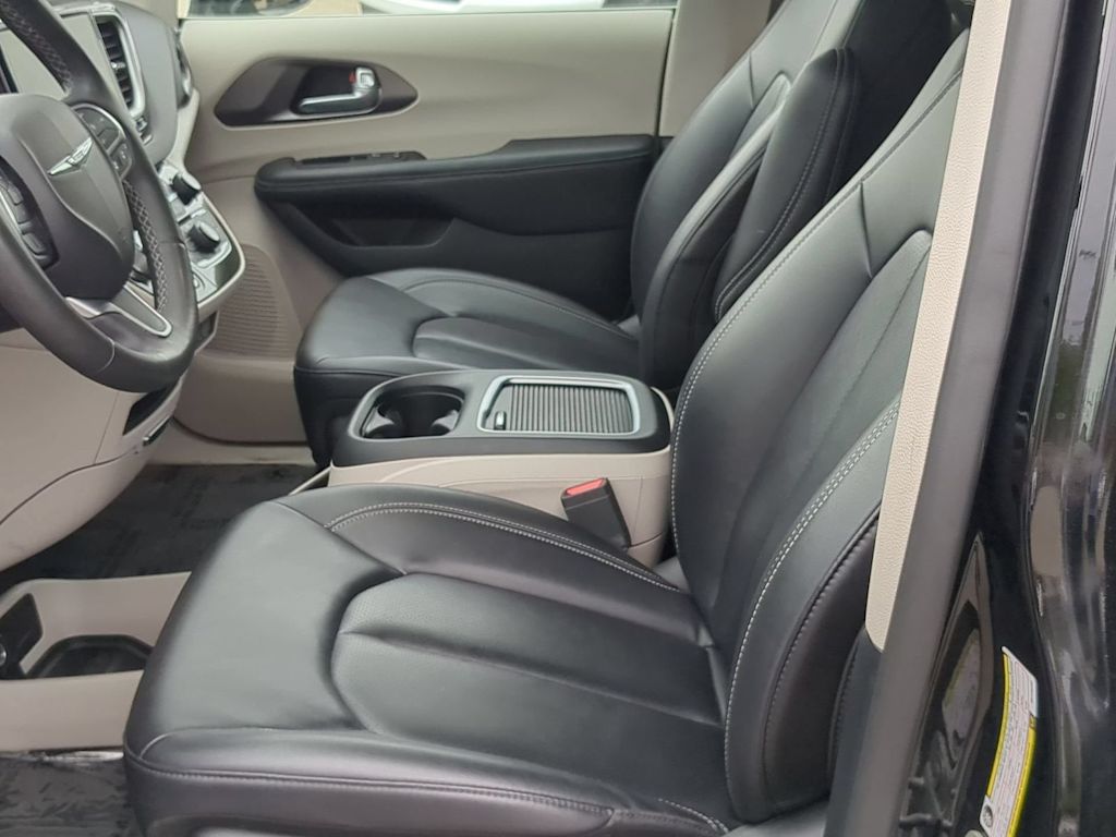 Thumbnail: 2024 Chrysler Pacifica - 10