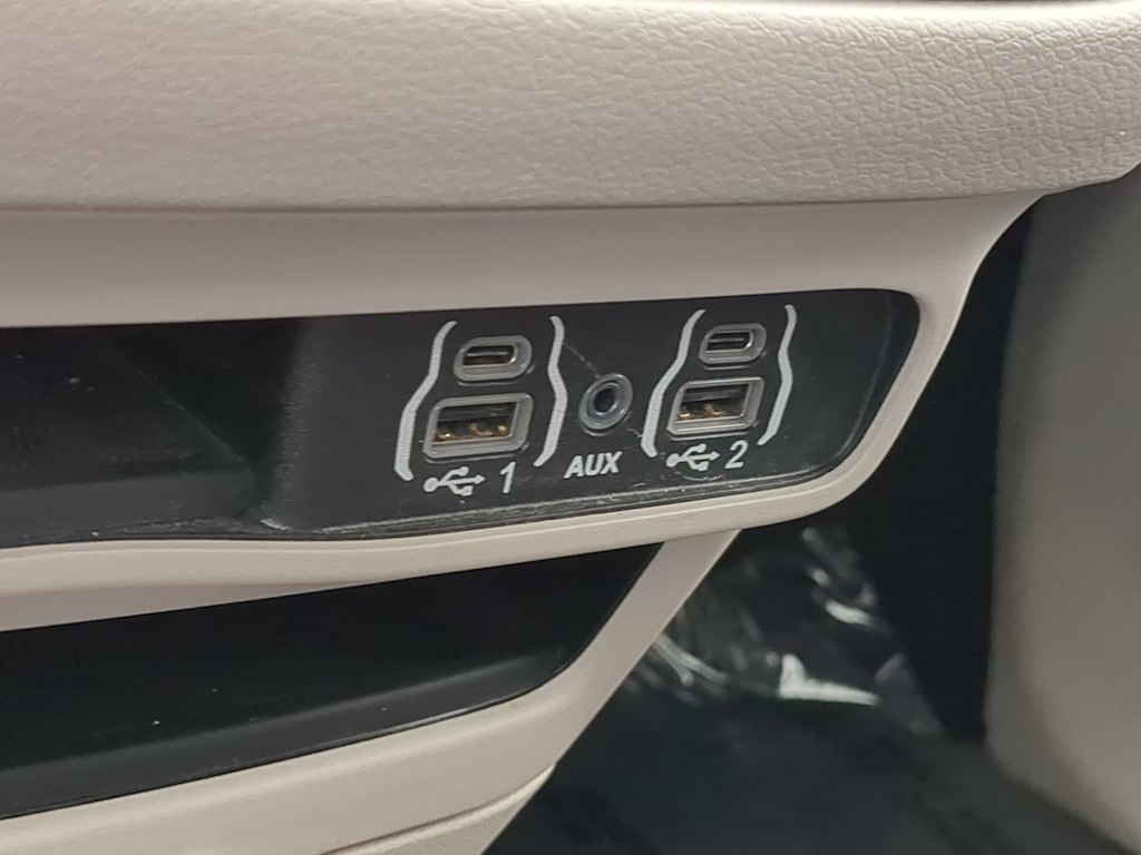 Thumbnail: 2024 Chrysler Pacifica - 32