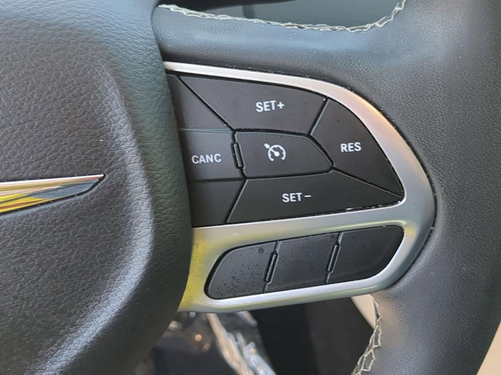 Thumbnail: 2022 Chrysler Voyager - 30