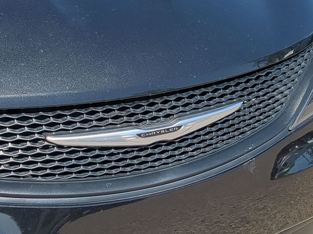 Thumbnail: 2022 Chrysler Voyager - 25