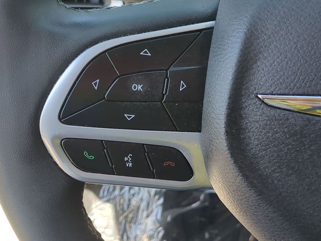 Thumbnail: 2022 Chrysler Voyager - 29