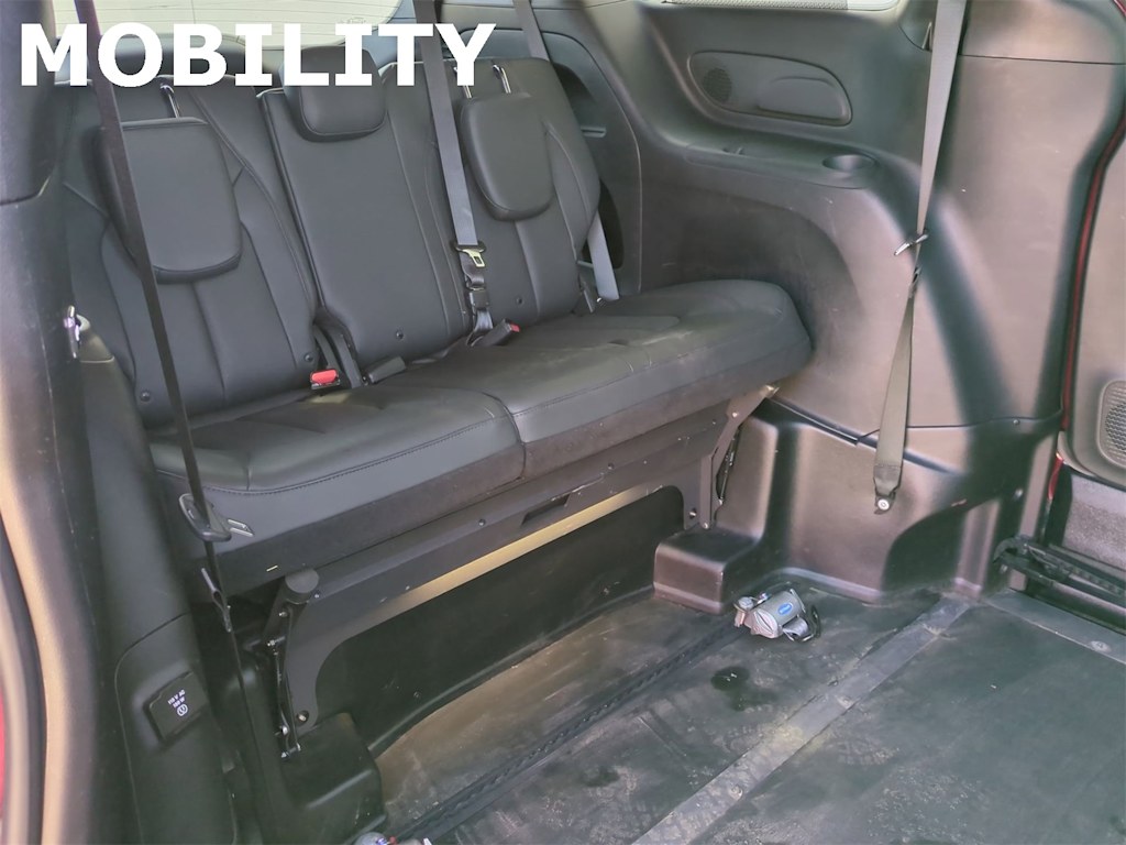 2020 Chrysler Pacifica  27