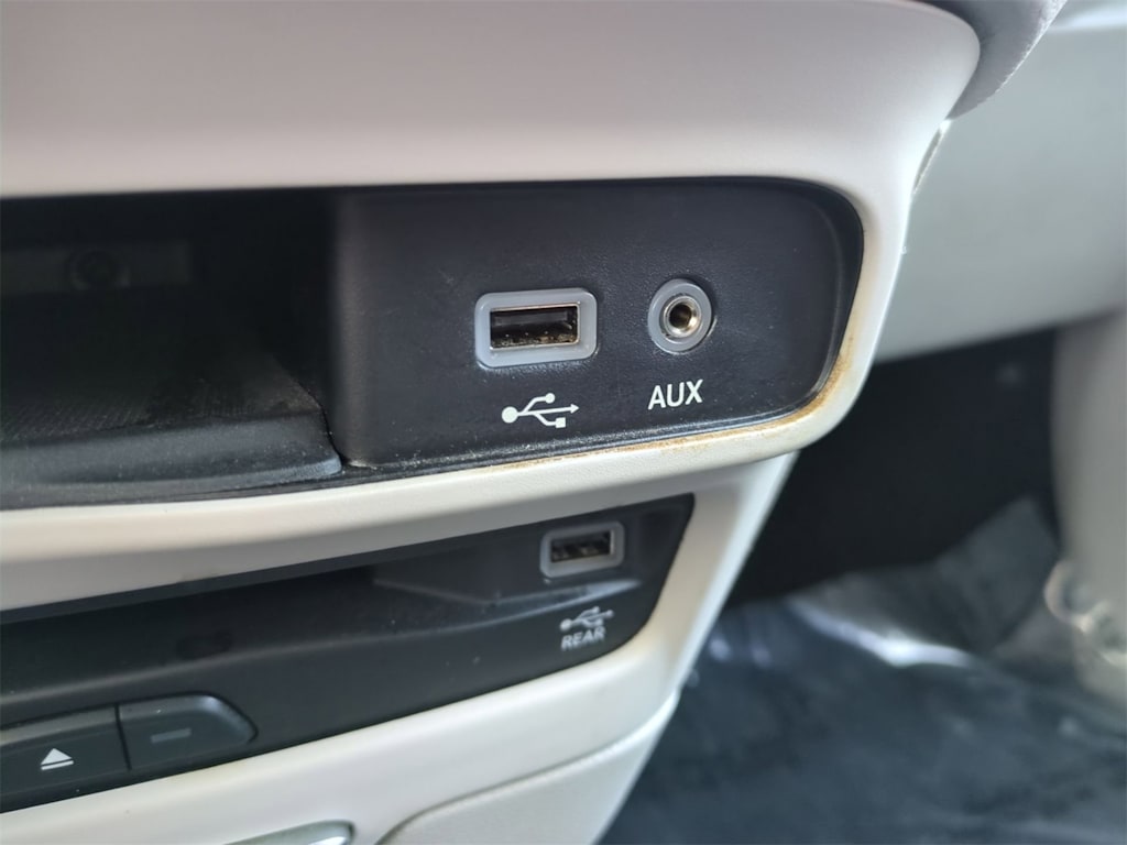 Thumbnail: 2018 Chrysler Pacifica - 35