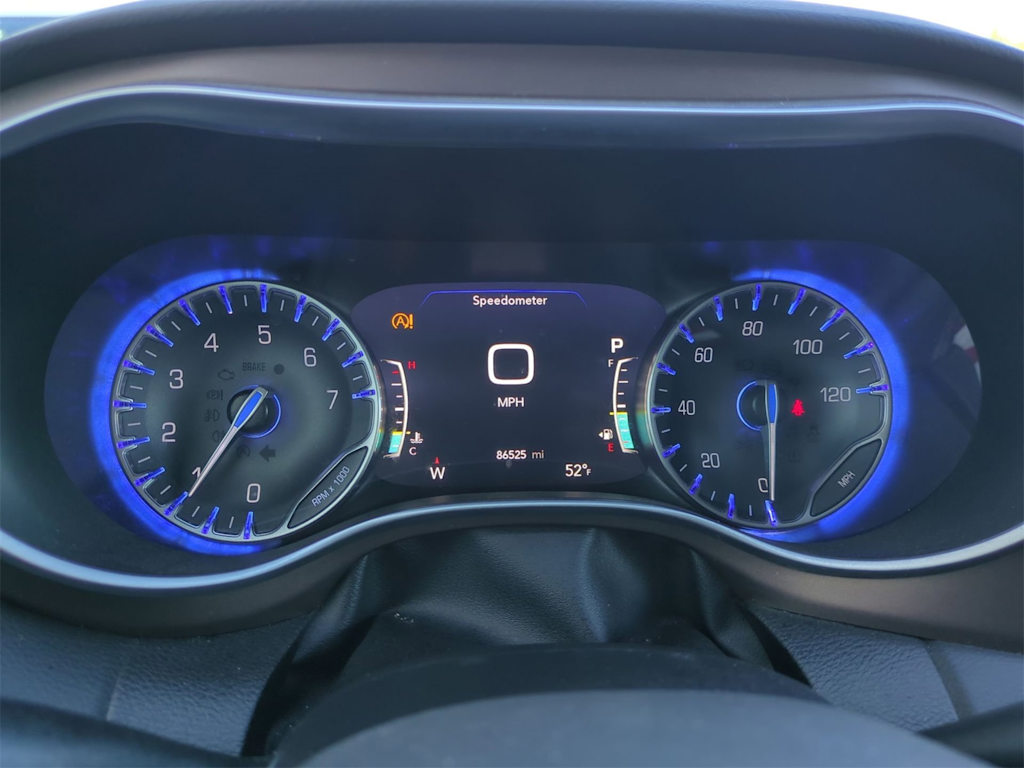 Thumbnail: 2018 Chrysler Pacifica - 17