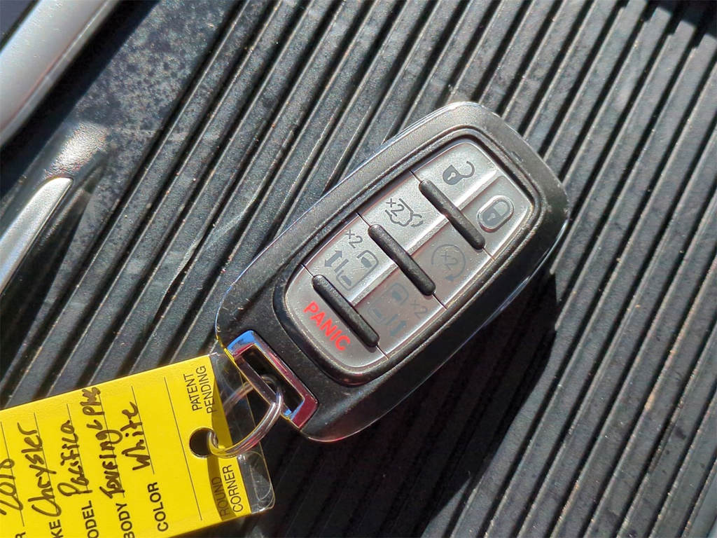 Thumbnail: 2018 Chrysler Pacifica - 19