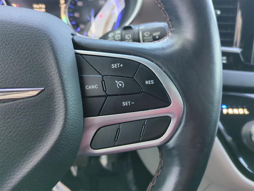 Thumbnail: 2018 Chrysler Pacifica - 30