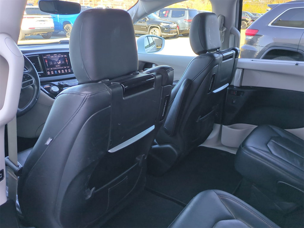 Thumbnail: 2018 Chrysler Pacifica - 13