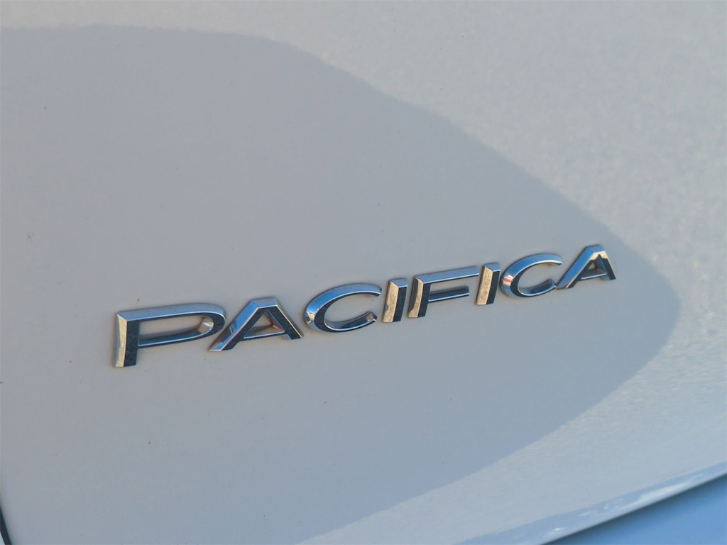 Thumbnail: 2018 Chrysler Pacifica - 26