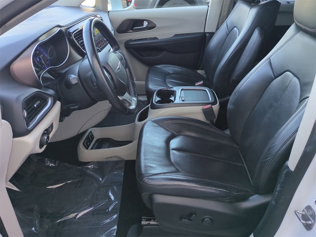 Thumbnail: 2018 Chrysler Pacifica - 10