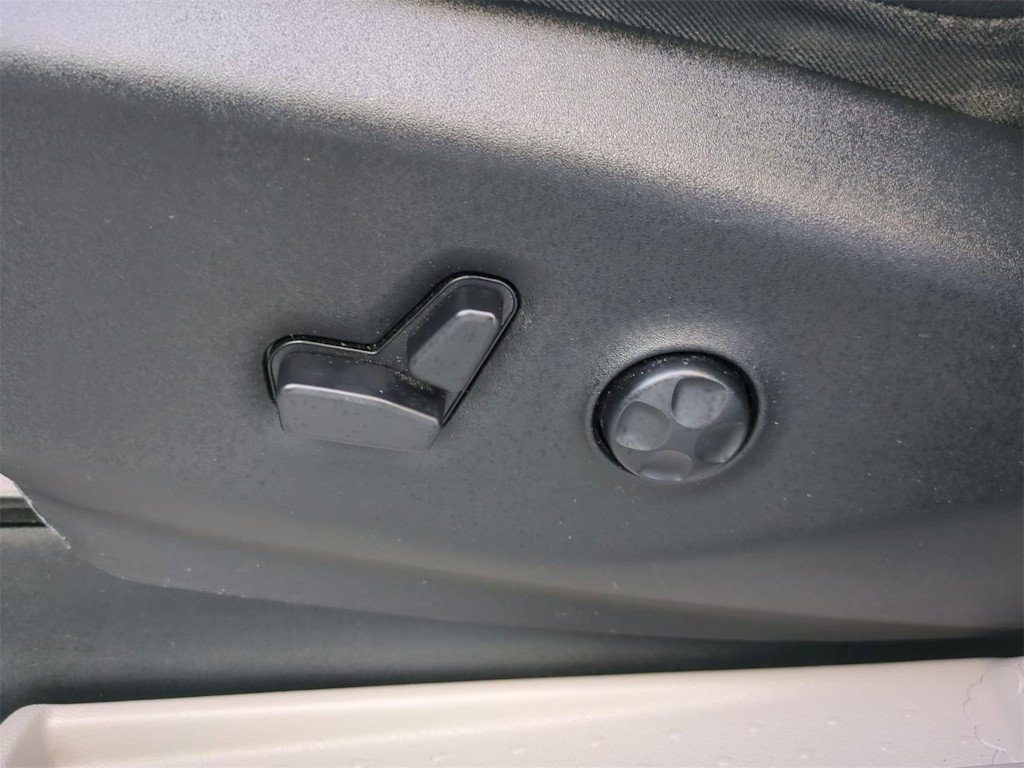 Thumbnail: 2018 Chrysler Pacifica - 27