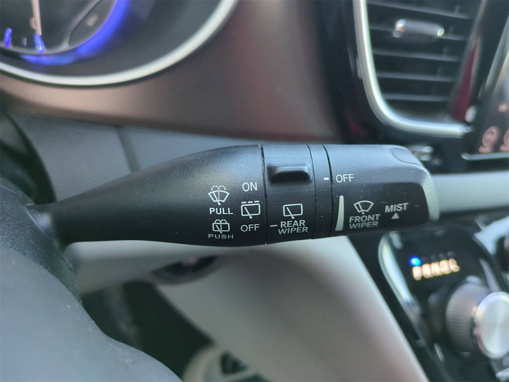 Thumbnail: 2018 Chrysler Pacifica - 16