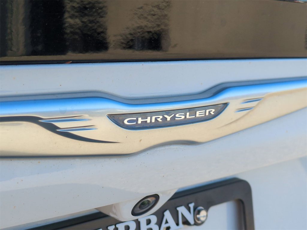 Thumbnail: 2018 Chrysler Pacifica - 7