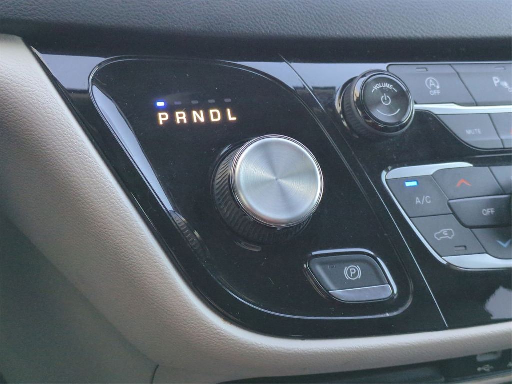 Thumbnail: 2018 Chrysler Pacifica - 36