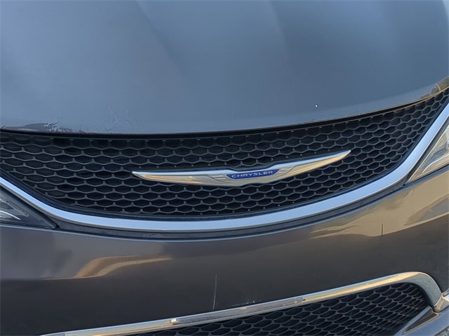 2019 Chrysler Pacifica  24