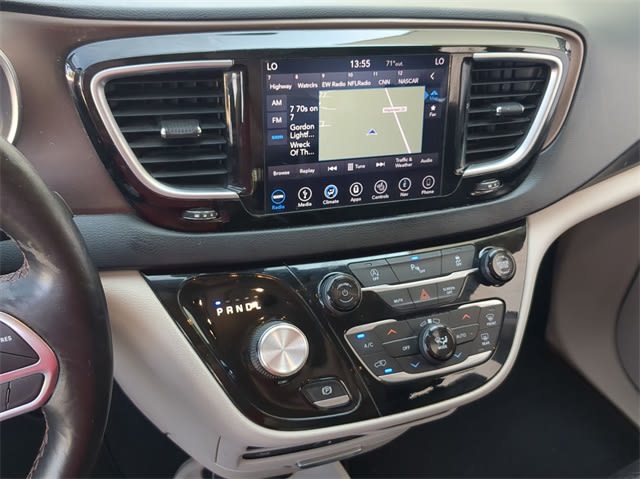 2019 Chrysler Pacifica  13